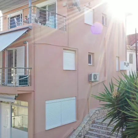 Christina Apartment *