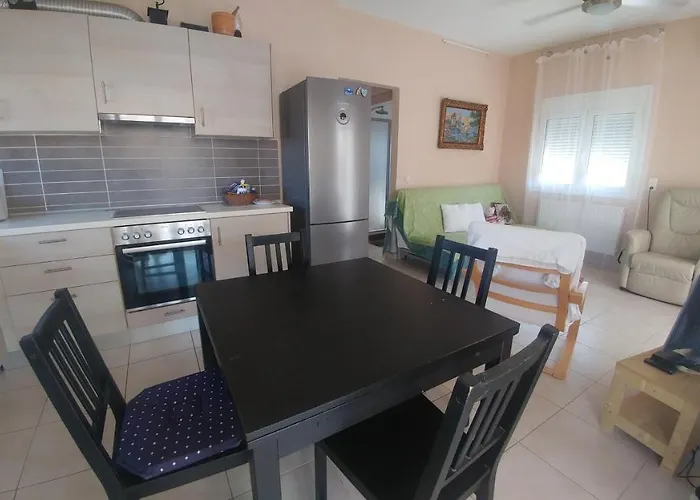 Christina Dhervénion